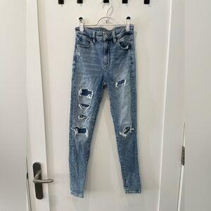 Distressed light wash skinny jeans